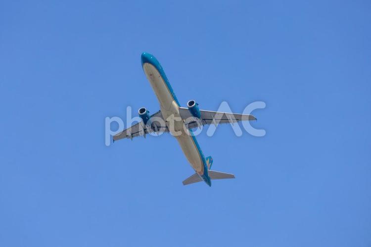 真上から切り取る福岡空港の一瞬 福岡空港,飛行機,航空写真の写真素材