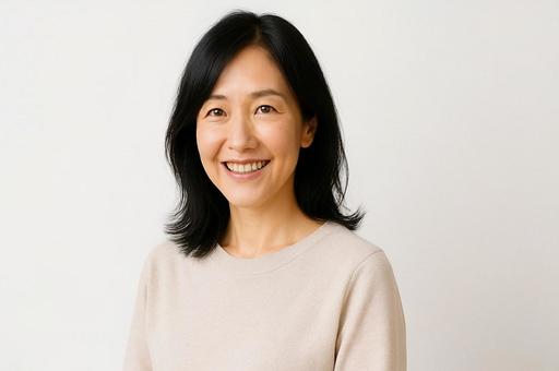若く健康的に見える50代日本人女性の笑顔 若く健康的に見える50代日本人女性の笑顔の写真