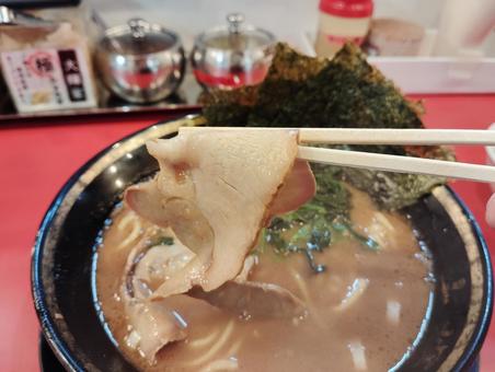家系ラーメンのチャーシュー 家系ラーメンのチャーシューの写真