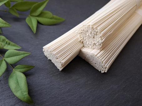 3 bundles of somen noodles_black background, JPG