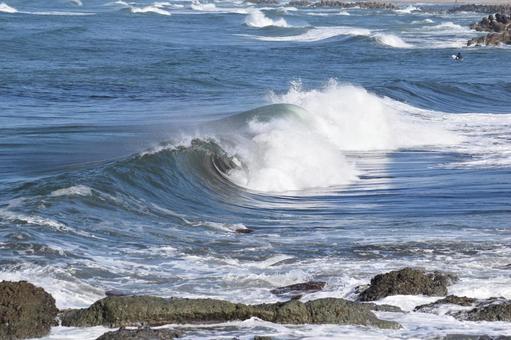 日本海の荒波 山形県庄内海岸 日本海の荒波,荒波,白波の写真素材