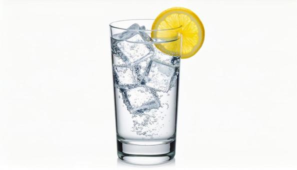 炭酸水 レモンと氷入り 炭酸水 レモンと氷入りの写真