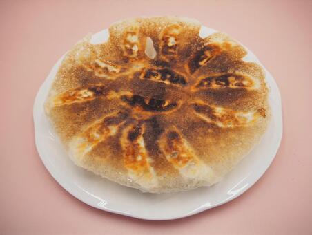 羽根つき餃子（焼き餃子）・家庭料理 羽根つき,餃子,焼き餃子の写真素材