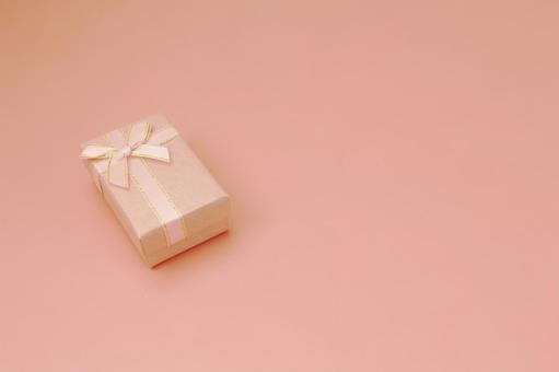 ピンクのプレゼントボックス ピンクのプレゼントボックス プレゼント,箱,ギフトの写真素材