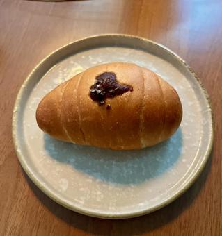 塩パンあんこ入り 塩パンあんこ入り 塩パン,パン,あんこの写真素材