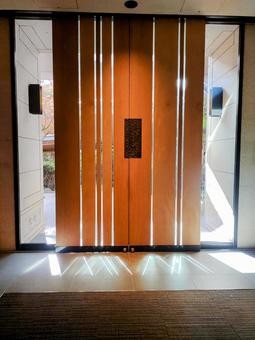 扉 素材,扉,木の写真素材