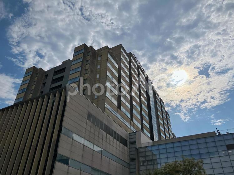 空と建物が織りなす都市の表情 高層ビル,建築,現代建築の写真素材