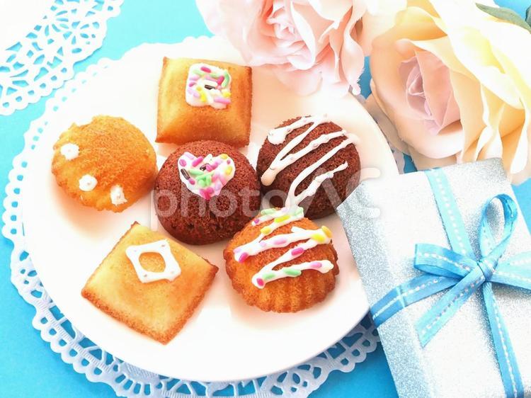 ホワイトデーの可愛い焼き菓子 ホワイトデー,焼き菓子,スイーツの写真素材