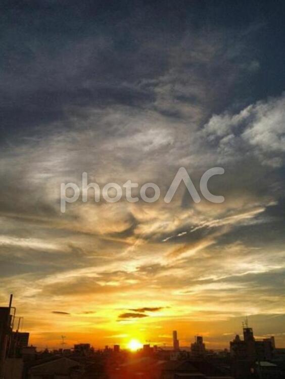 燃える夕焼け たそがれ,ゴージャス,ゴールドの写真素材