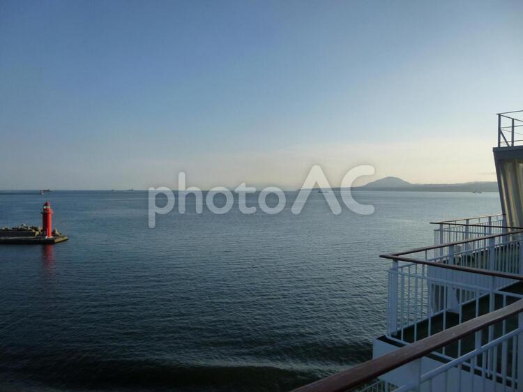 函館東日本フェリー船上より 湾,海,夕暮れの写真素材