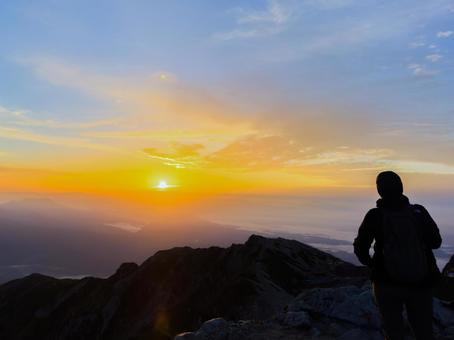 山頂から望むご来光 ご来光,日の出,朝焼けの写真素材
