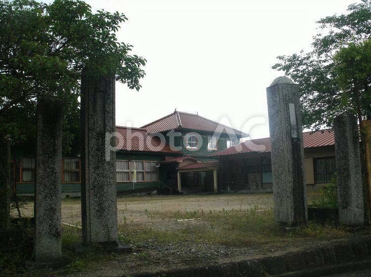 木造校舎の廃校「長笹小学校」広島県 長笹小学校,木造校舎,廃校の写真素材