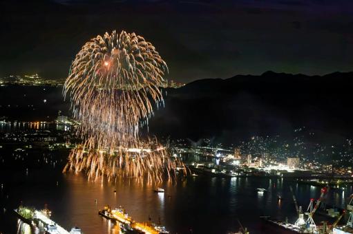 呉海上花火大会2025終盤4 呉海上花火大会2025終盤4 花火,花火大会,海上花火大会の写真素材