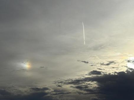 夕方の空に現れた彩雲 夕方の空に現れた彩雲の写真