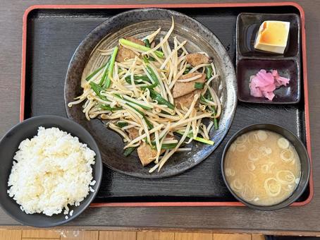 ニラレバ定食 ニラレバ定食の写真