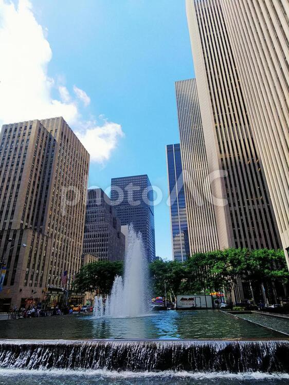 ニューヨークのオフィス街 噴水,オフィス,ビルの写真素材
