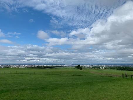 羊ケ丘展望台からの景色 羊ケ丘展望台からの景色 羊ケ丘展望台,夏,青空の写真素材