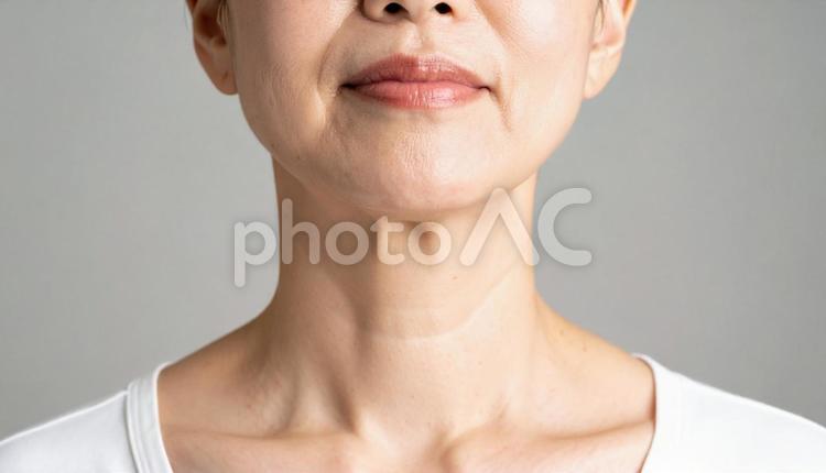二重顎の女性 二重顎,シワ,顎の写真素材