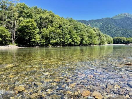 底まで透き通った梓川の清流 上高地,梓川,清流の写真素材