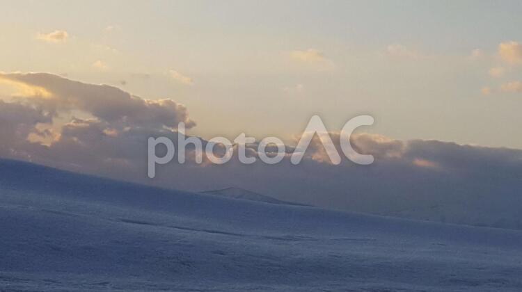 冬の夕暮れ 風景,日暮れ,空の写真素材