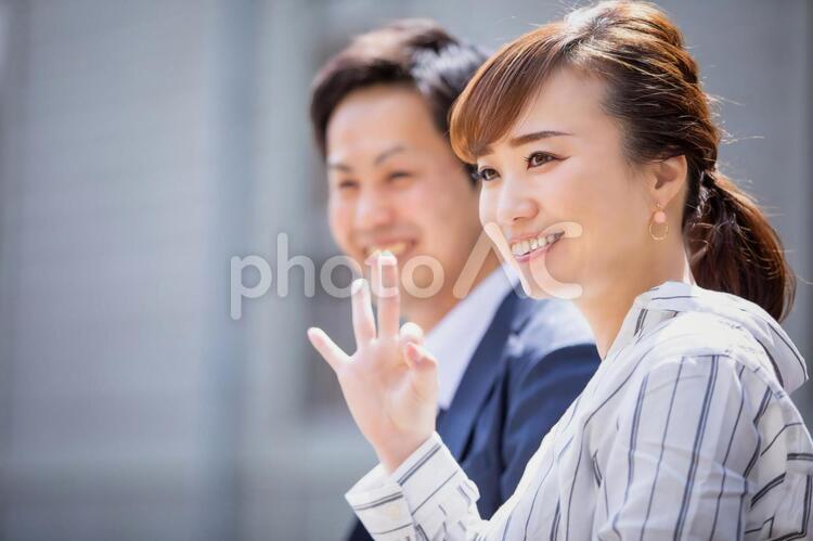 カジュアルビジネスの会社員 ok,商談,契約の写真素材