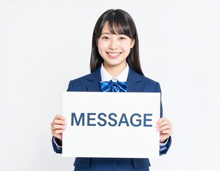 「メッセージ」と書いたボードをもつ若者 「メッセージ」と書いたボードをもつ若者の写真