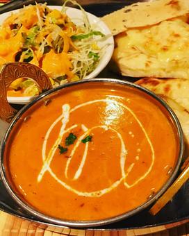 チーズナンとバターチキンカレー カレー,ナン,チーズナンの写真素材