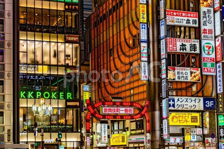 新宿の繁華街の夜景 新宿,新宿駅,歌舞伎町の写真素材
