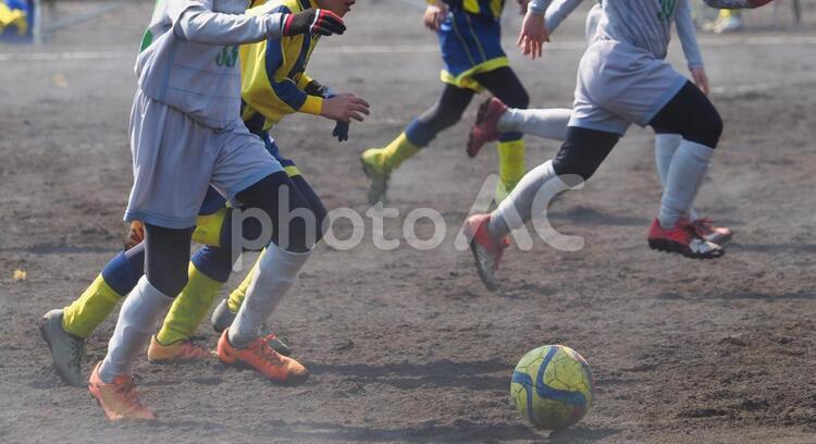 サッカー　フットボール  サッカー,フットボール,泥の写真素材