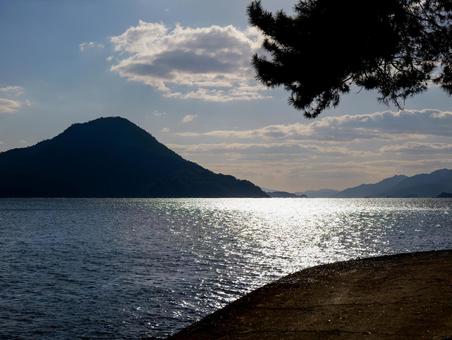 サンロード サンロード,逆光,光の道の写真素材