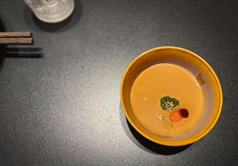 薬膳・火鍋の胡麻ダレと薬味のアップ写真 薬膳・火鍋の胡麻ダレと薬味のアップ写真の写真