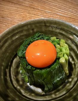 綺麗な卵黄とニラのおつまみ 綺麗な卵黄とニラのおつまみ 卵黄,たまご,ニラの写真素材