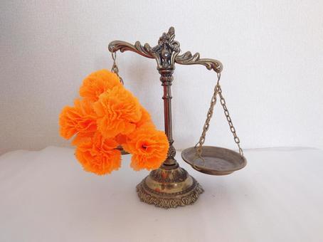花と天秤 花,造花,天秤の写真素材