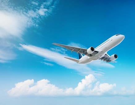 青空を飛ぶ飛行機 青空を飛ぶ飛行機の写真