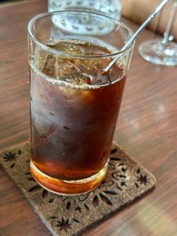 涼しげな氷入りアイスコーヒー 涼しげな氷入りアイスコーヒー アイスコーヒー,コーヒー,冷たい飲み物の写真素材