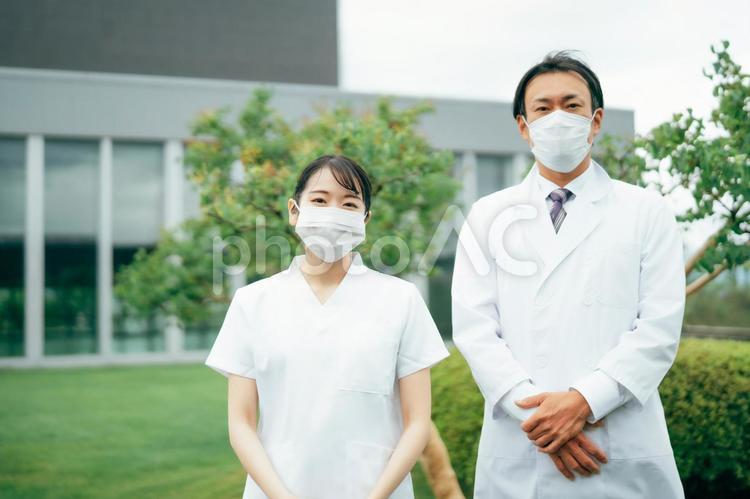白衣を着た男女（マスク） 医者,病院,マスクの写真素材