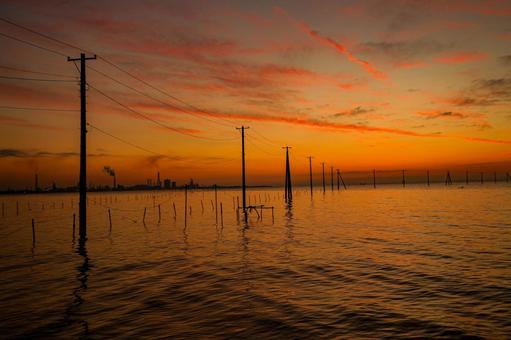 海中電柱 海中電柱,久津間海岸,夕陽の写真素材