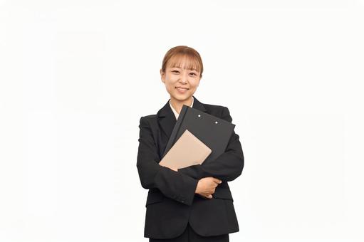 資料を持ったビジネススーツの女性 資料を持ったビジネススーツの女性 若い女性,資料,打ち合わせの写真素材