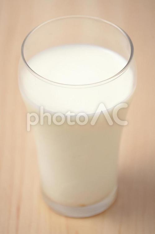コップいっぱいの牛乳 牛乳,コップ,グラスの写真素材