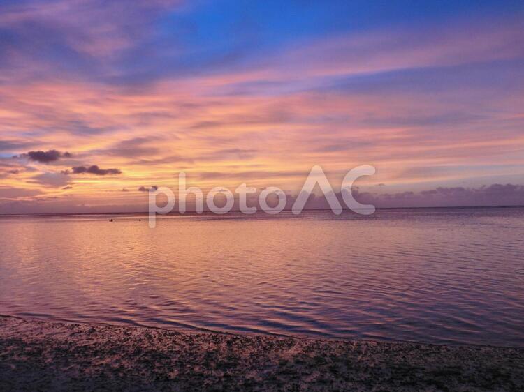 夕暮れの海2 海,空,夕焼けの写真素材