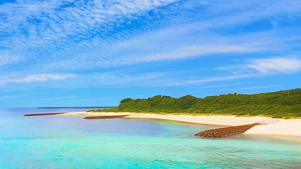 美しい海 宮古島 伊良部大橋橋詰め 美しい海 宮古島 伊良部大橋橋詰め 宮古島,沖縄,観光地の写真素材