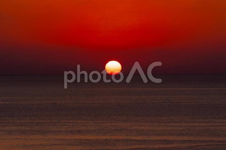 夕日と海 和歌山県,太平洋,白浜町の写真素材