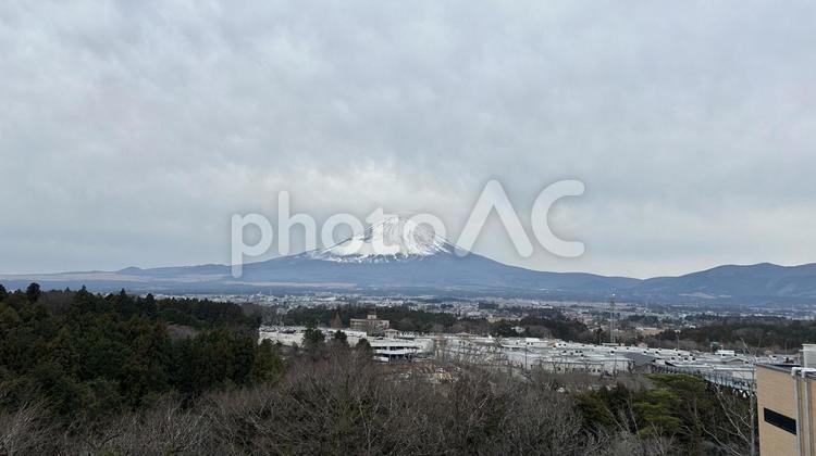 富士山と街並み 山,富士山,雲の写真素材