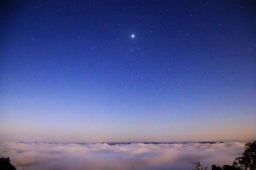 Autumn sea of clouds and starry sky/Morning star/over Lake Shinji, JPG
