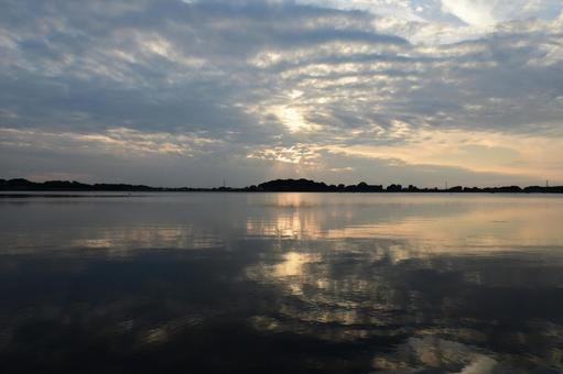 田舎の原風景 夕焼け 沼地 田舎の原風景 夕焼け 沼地の写真