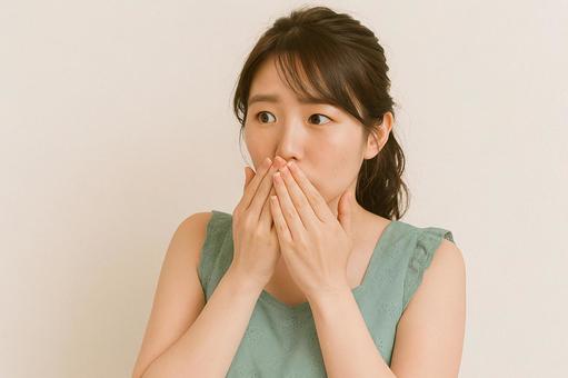 驚く・ショック・口臭を気にする女性 驚く・ショック・口臭を気にする女性の写真