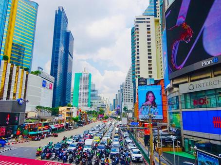 渋滞するアソークのストリートとビル群 渋滞するアソークのストリートとビル群 アソーク,都会,渋滞の写真素材