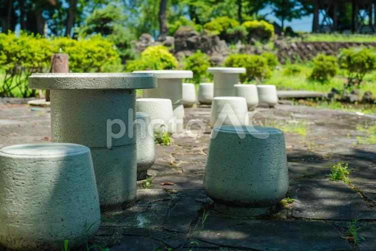 公園散策　イスとテーブル 椅子,イス,ベンチの写真素材