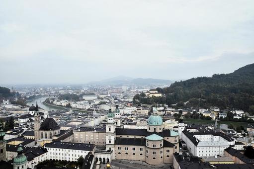 ザルツブルクの美しい街並み﻿を見渡す ザルツブルク,オーストリア,ヨーロッパの写真素材