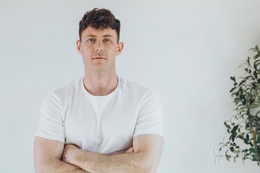 腕組みをする男性 男性,外国人,欧米人の写真素材